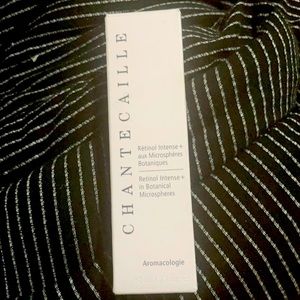 A luxurious night treatment infused with retinol.